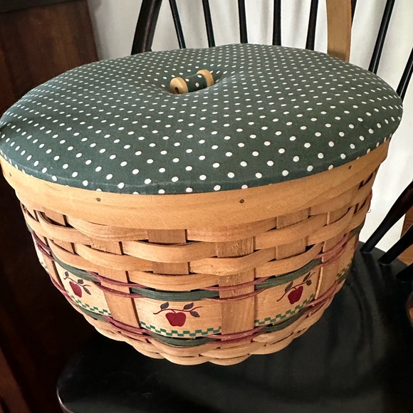 Vintage Sewing Basket Split Wood Basket APPLES Lined with Lid - Picture 11 of 12